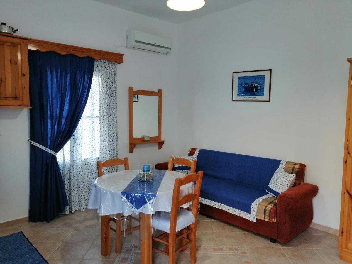 Petroula Ii Apartmán Emborios